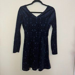 One Clothing Los Angeles Dress Size M Long Sleeve Mini Dress Navy Printed Velvet